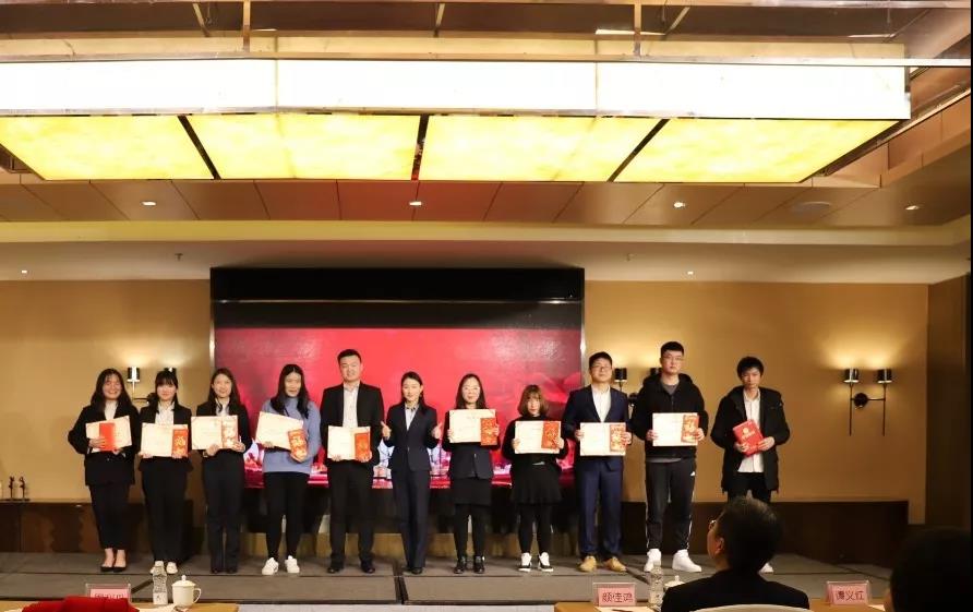 华体会官方端网站登录入口篇|凝心聚力谱新篇，砥砺奋进铸辉煌！