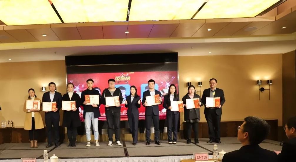 华体会官方端网站登录入口篇|凝心聚力谱新篇，砥砺奋进铸辉煌！