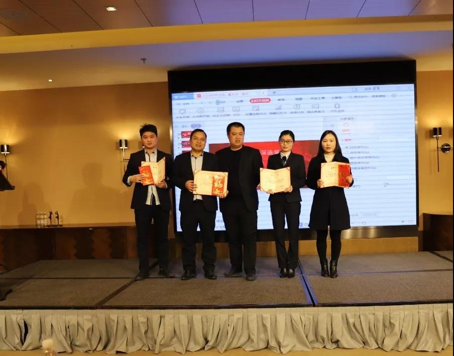 华体会官方端网站登录入口篇|凝心聚力谱新篇，砥砺奋进铸辉煌！