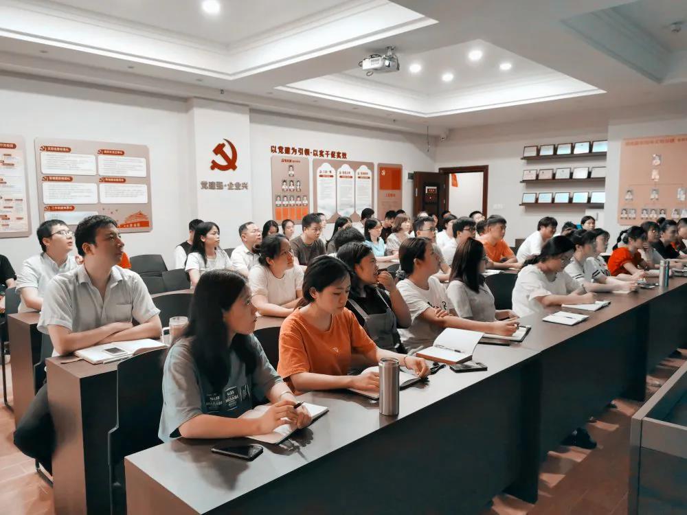 热烈庆祝建党99周年，华体会官方端网站登录入口-华体会huatihui（中国）
组织全体骨干召开“不忘初心、牢记使命”主题教育活动